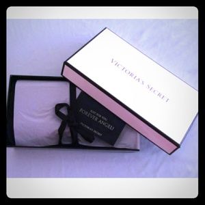 NIB VICTORIA SECRET TRAVEL JEWLERY CASE
